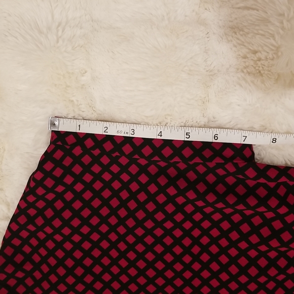 Pleione Short Sleeve Blouse with red pattern, size XS - Picture 11 of 13